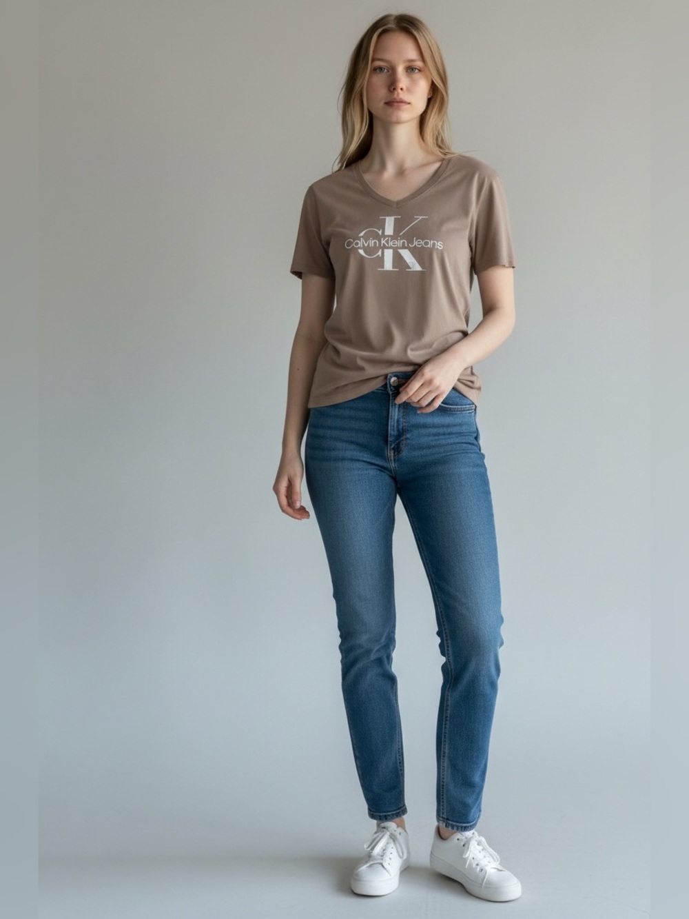 Calvin Klein Jeans Women’s Foul Monogram Logo V-Neck Taupe Tee Size Medium NWT